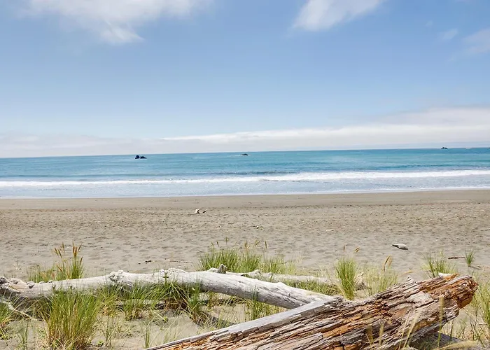 Oceanfront Smith River Cottage Beach Access!