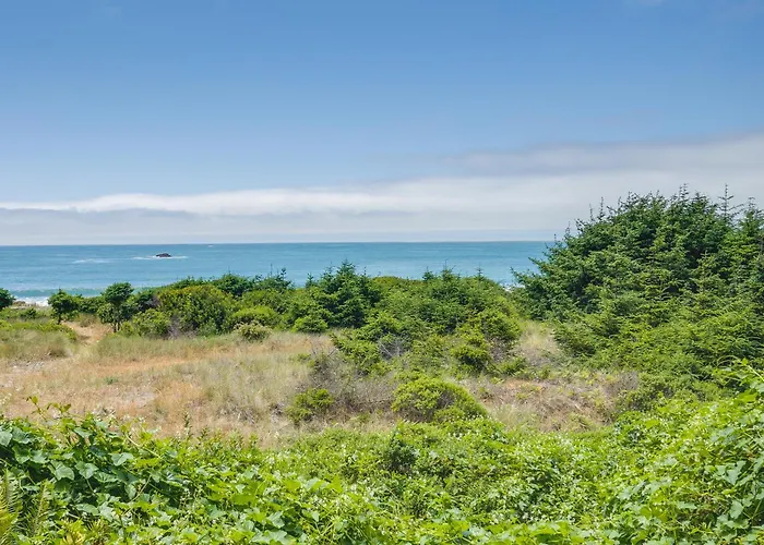 Oceanfront Smith River Cottage Beach Access!