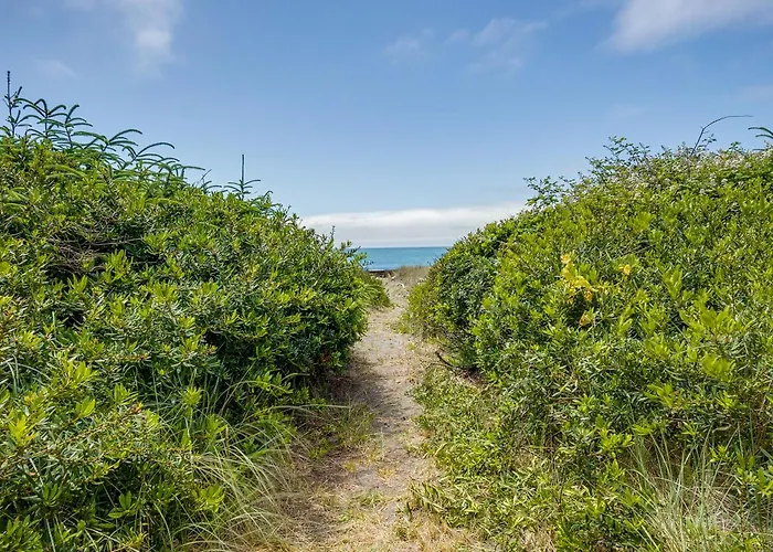 Oceanfront Smith River Cottage Beach Access!