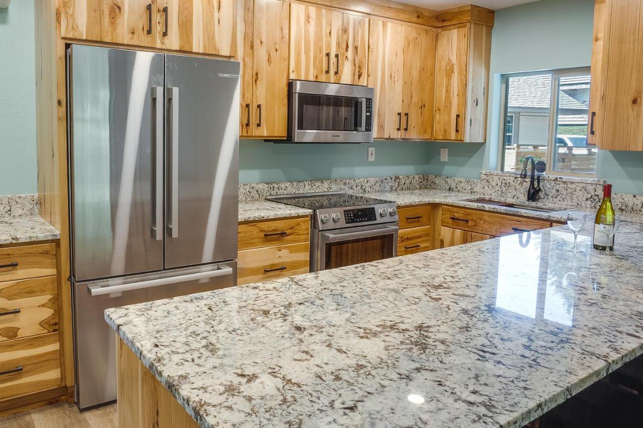 Oceanfront Access! Holiday home